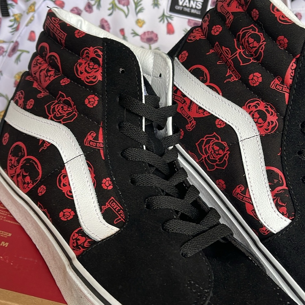 Vans Men’s Sk8-Hi Love You To Death Black/T
VN0007NSBMX
Sneakers - Picture 9 of 16